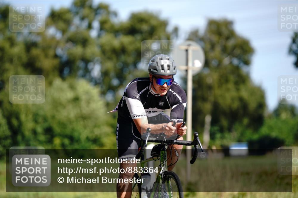 07.09.2025 - 19. Norderstedt Triathlon Michael Burmester http://msf.ph/oto/8833647 07.09.2025 12:04:41 Radfahren 715, 860 meine-sportfotos.de