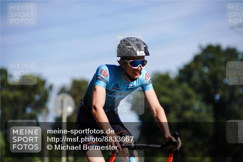07.09.2025 - 19. Norderstedt Triathlon Michael Burmester http://msf.ph/oto/8833667 07.09.2025 12:05:12 Radfahren 697, 1239 meine-sportfotos.de