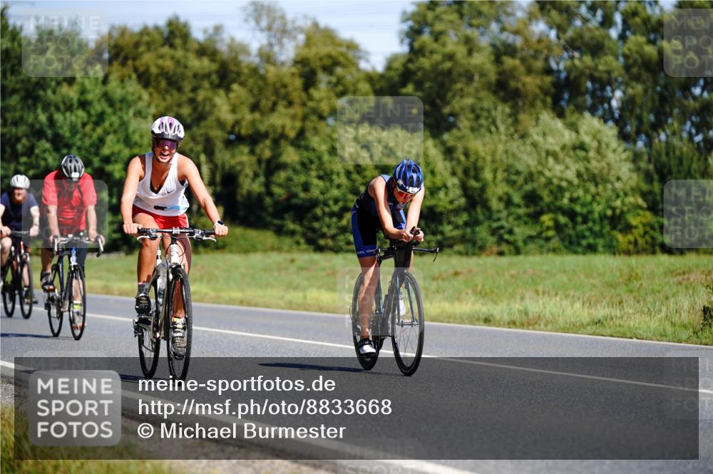 07.09.2025 - 19. Norderstedt Triathlon Michael Burmester http://msf.ph/oto/8833668 07.09.2025 12:05:14 Radfahren 168, 697, 724, 1239 meine-sportfotos.de