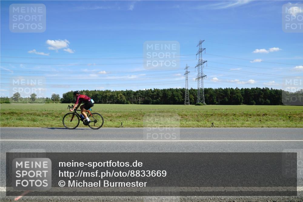 07.09.2025 - 19. Norderstedt Triathlon Michael Burmester http://msf.ph/oto/8833669 07.09.2025 13:55:19 Radfahren 960, 981 meine-sportfotos.de