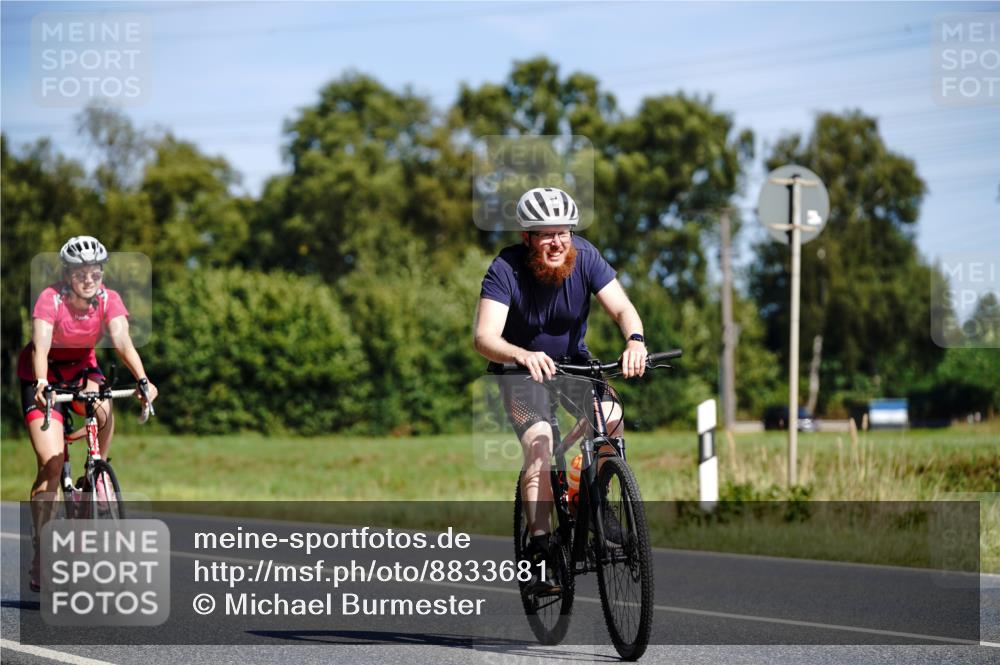 07.09.2025 - 19. Norderstedt Triathlon Michael Burmester http://msf.ph/oto/8833681 07.09.2025 12:05:17 Radfahren 168, 227, 720, 724, 727, 1239, 1339 meine-sportfotos.de