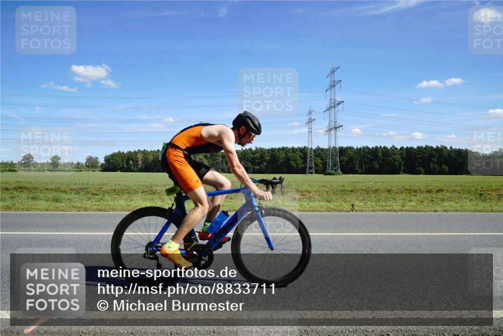 07.09.2025 - 19. Norderstedt Triathlon Michael Burmester http://msf.ph/oto/8833711 07.09.2025 13:55:31 Radfahren 392, 398, 1002, 1009 meine-sportfotos.de