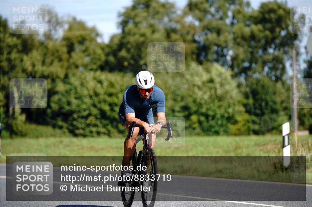 07.09.2025 - 19. Norderstedt Triathlon Michael Burmester http://msf.ph/oto/8833719 07.09.2025 12:05:47 Radfahren 245, 800 meine-sportfotos.de
