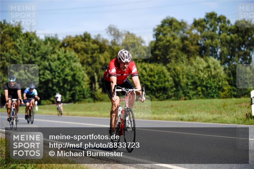 07.09.2025 - 19. Norderstedt Triathlon Michael Burmester http://msf.ph/oto/8833723 07.09.2025 12:05:48 Radfahren 245, 741, 800 meine-sportfotos.de