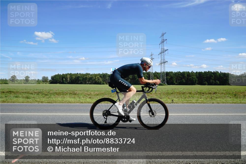 07.09.2025 - 19. Norderstedt Triathlon Michael Burmester http://msf.ph/oto/8833724 07.09.2025 13:55:32 Radfahren 392, 398, 1002, 1009 meine-sportfotos.de