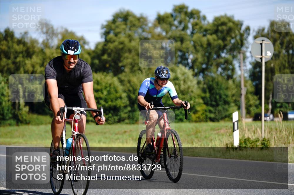 07.09.2025 - 19. Norderstedt Triathlon Michael Burmester http://msf.ph/oto/8833729 07.09.2025 12:05:50 Radfahren 245, 717, 741, 800 meine-sportfotos.de