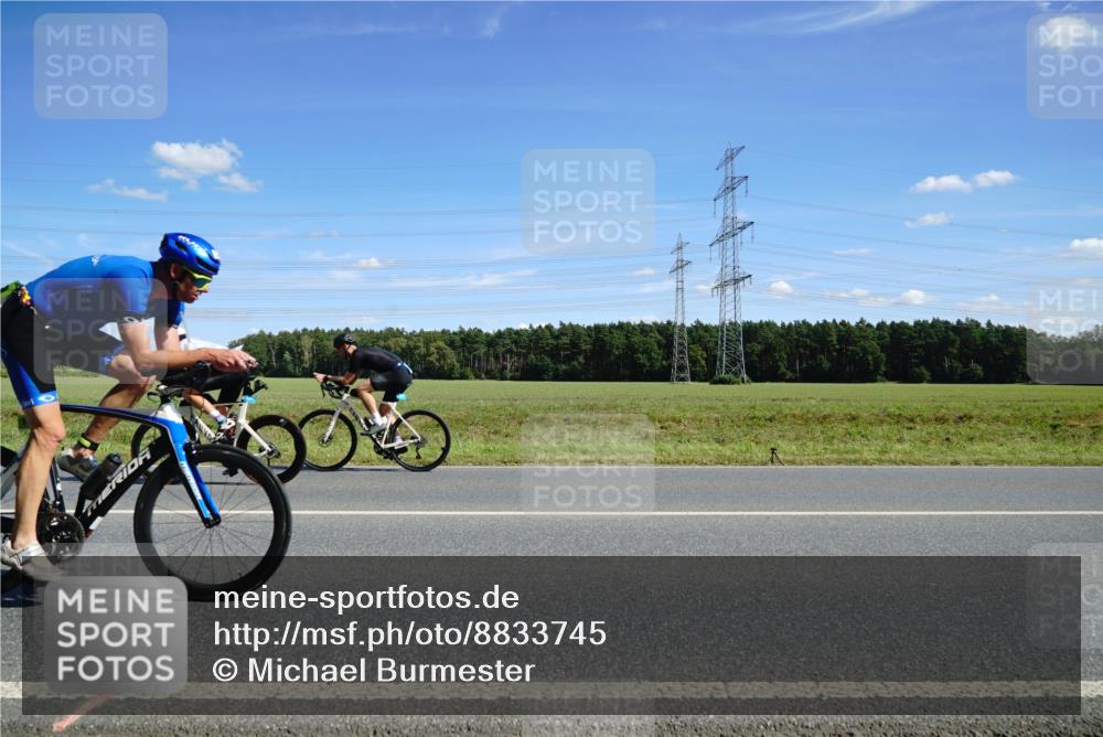 07.09.2025 - 19. Norderstedt Triathlon Michael Burmester http://msf.ph/oto/8833745 07.09.2025 13:55:34 Radfahren 392, 398, 1002, 1009 meine-sportfotos.de