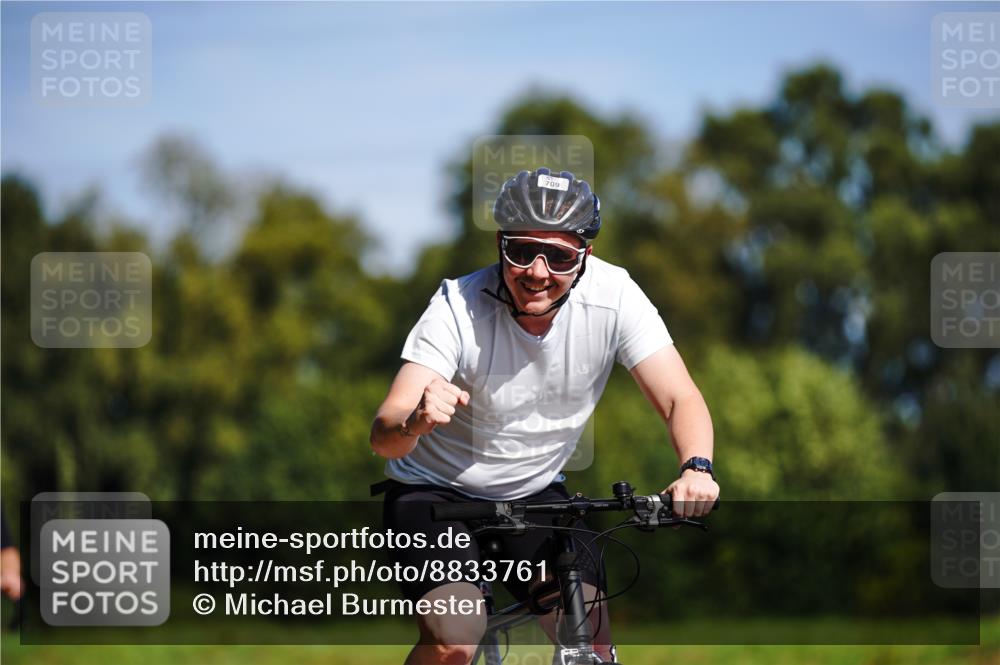 07.09.2025 - 19. Norderstedt Triathlon Michael Burmester http://msf.ph/oto/8833761 07.09.2025 12:07:13 Radfahren 164, 176, 709, 778, 828 meine-sportfotos.de