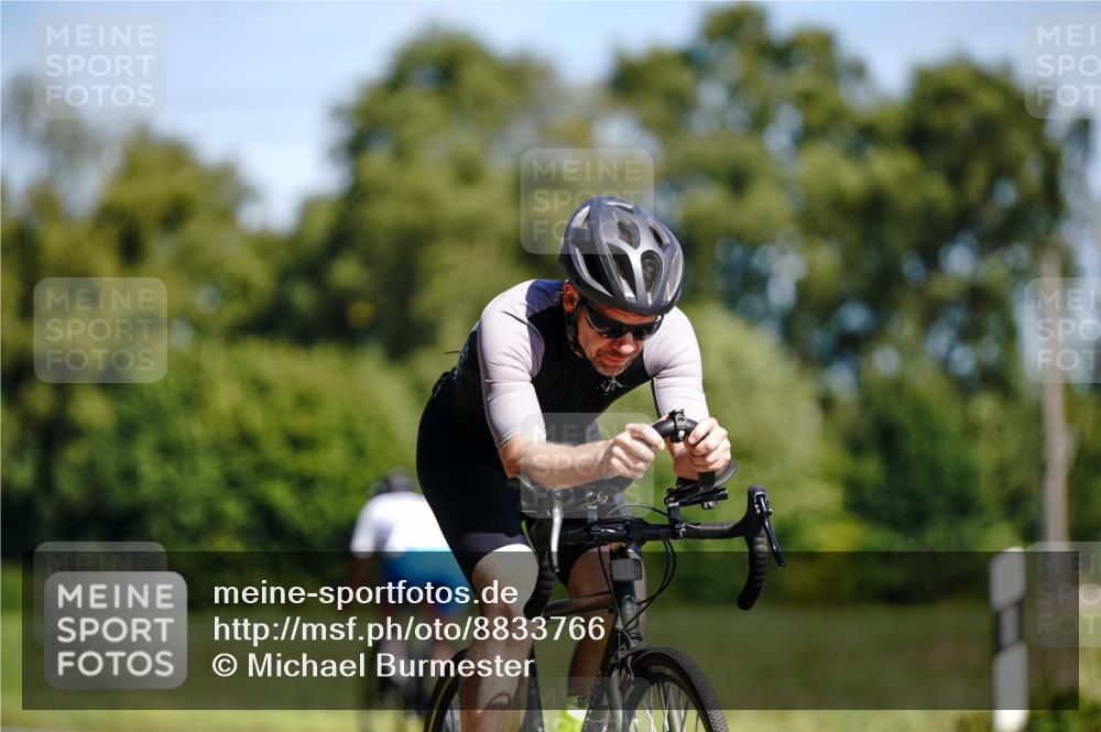 07.09.2025 - 19. Norderstedt Triathlon Michael Burmester http://msf.ph/oto/8833766 07.09.2025 12:07:18 Radfahren 136, 164 meine-sportfotos.de