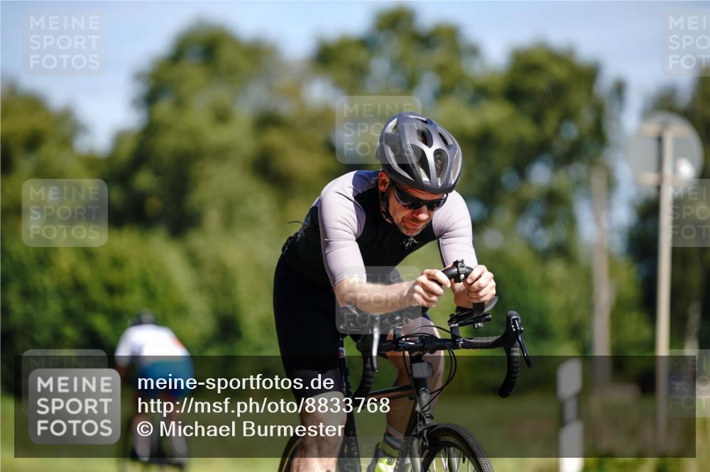 07.09.2025 - 19. Norderstedt Triathlon Michael Burmester http://msf.ph/oto/8833768 07.09.2025 12:07:18 Radfahren 136, 164 meine-sportfotos.de