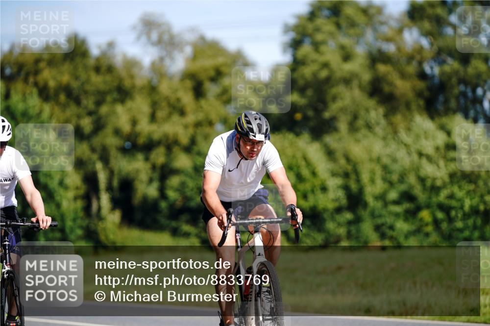 07.09.2025 - 19. Norderstedt Triathlon Michael Burmester http://msf.ph/oto/8833769 07.09.2025 12:07:21 Radfahren 136, 861, 1398 meine-sportfotos.de