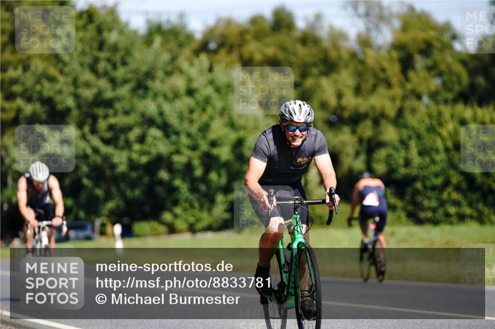 07.09.2025 - 19. Norderstedt Triathlon Michael Burmester http://msf.ph/oto/8833781 07.09.2025 12:07:35 Radfahren 151, 273, 748 meine-sportfotos.de
