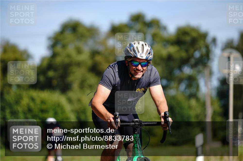 07.09.2025 - 19. Norderstedt Triathlon Michael Burmester http://msf.ph/oto/8833783 07.09.2025 12:07:36 Radfahren 151, 273, 748 meine-sportfotos.de