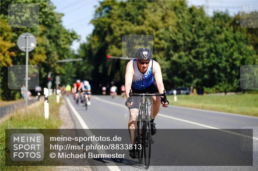 07.09.2025 - 19. Norderstedt Triathlon Michael Burmester http://msf.ph/oto/8833813 07.09.2025 12:08:32 Radfahren 757, 824, 1367, 1371 meine-sportfotos.de