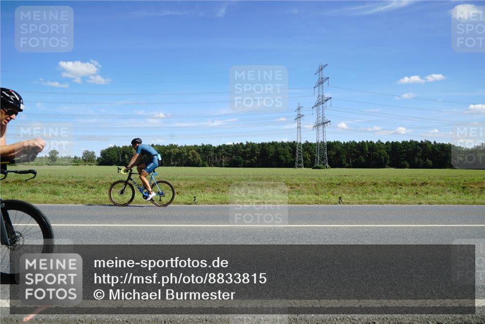 07.09.2025 - 19. Norderstedt Triathlon Michael Burmester http://msf.ph/oto/8833815 07.09.2025 13:55:48 Radfahren 417, 1001, 1042 meine-sportfotos.de