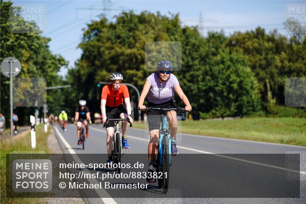 07.09.2025 - 19. Norderstedt Triathlon Michael Burmester http://msf.ph/oto/8833821 07.09.2025 12:08:40 Radfahren 807, 808, 1382 meine-sportfotos.de