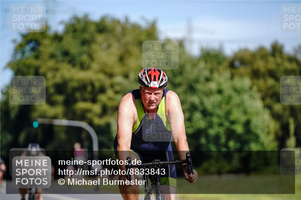 07.09.2025 - 19. Norderstedt Triathlon Michael Burmester http://msf.ph/oto/8833843 07.09.2025 12:08:59 Radfahren 725, 779 meine-sportfotos.de