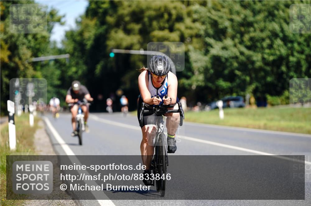 07.09.2025 - 19. Norderstedt Triathlon Michael Burmester http://msf.ph/oto/8833846 07.09.2025 12:09:01 Radfahren 725, 779 meine-sportfotos.de