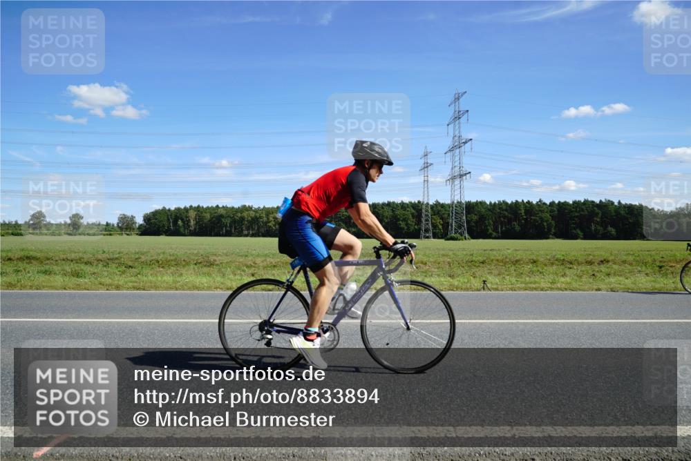 07.09.2025 - 19. Norderstedt Triathlon Michael Burmester http://msf.ph/oto/8833894 07.09.2025 13:56:08 Radfahren 374 meine-sportfotos.de