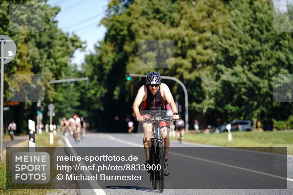 07.09.2025 - 19. Norderstedt Triathlon Michael Burmester http://msf.ph/oto/8833900 07.09.2025 12:10:11 Radfahren 802 meine-sportfotos.de