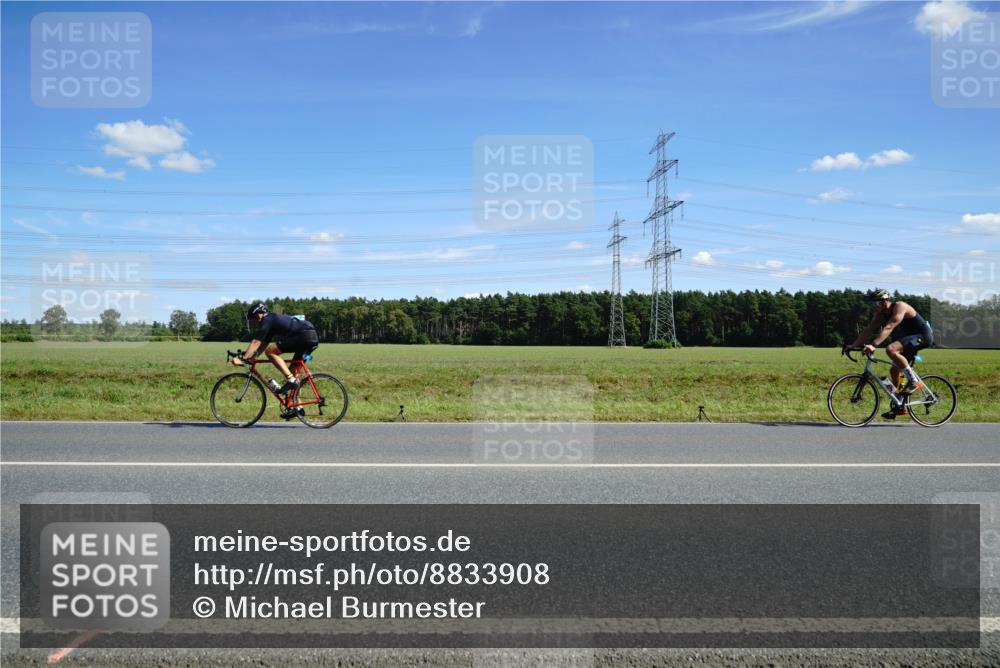 07.09.2025 - 19. Norderstedt Triathlon Michael Burmester http://msf.ph/oto/8833908 07.09.2025 13:56:09 Radfahren 374 meine-sportfotos.de