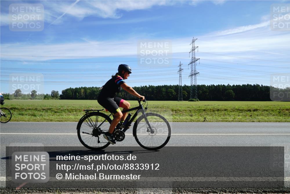 07.09.2025 - 19. Norderstedt Triathlon Michael Burmester http://msf.ph/oto/8833912 07.09.2025 11:54:57 Radfahren 1315 meine-sportfotos.de