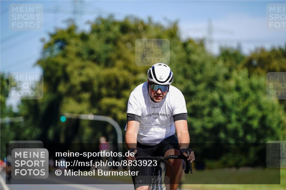 07.09.2025 - 19. Norderstedt Triathlon Michael Burmester http://msf.ph/oto/8833923 07.09.2025 12:10:40 Radfahren 827 meine-sportfotos.de