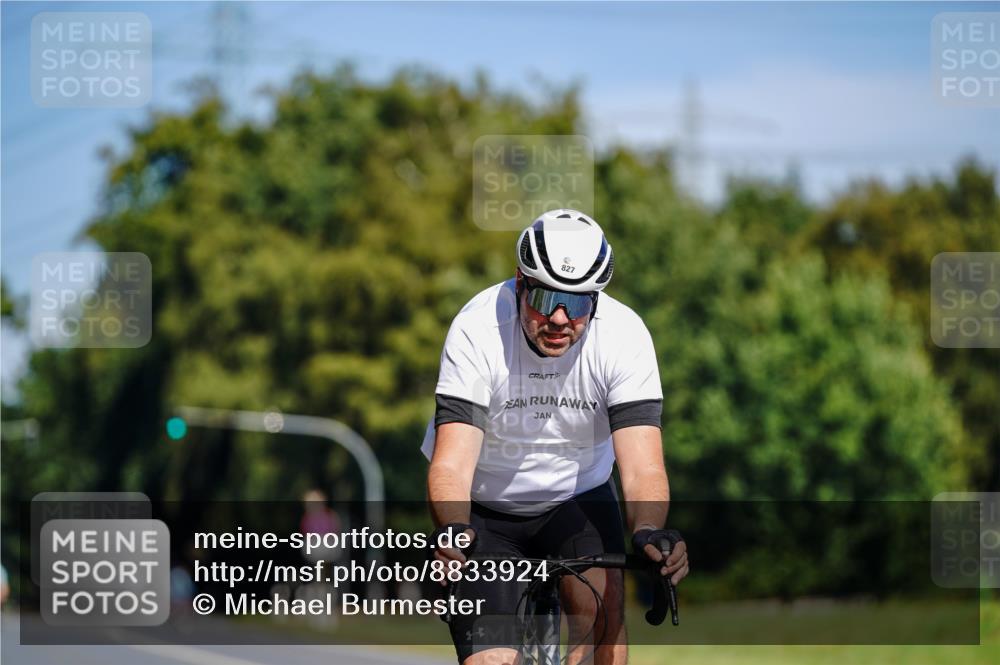 07.09.2025 - 19. Norderstedt Triathlon Michael Burmester http://msf.ph/oto/8833924 07.09.2025 12:10:40 Radfahren 827 meine-sportfotos.de