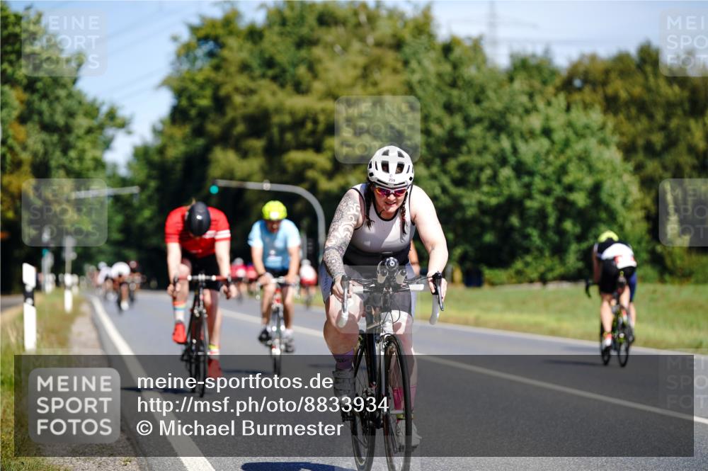 07.09.2025 - 19. Norderstedt Triathlon Michael Burmester http://msf.ph/oto/8833934 07.09.2025 12:11:06 Radfahren 259, 830, 857, 1349 meine-sportfotos.de