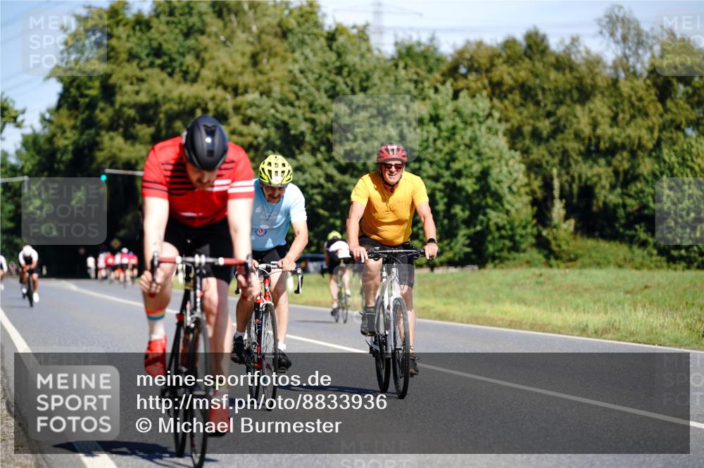 07.09.2025 - 19. Norderstedt Triathlon Michael Burmester http://msf.ph/oto/8833936 07.09.2025 12:11:08 Radfahren 234, 259, 762, 830, 857 meine-sportfotos.de
