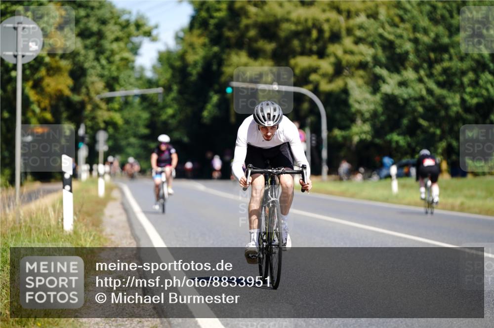 07.09.2025 - 19. Norderstedt Triathlon Michael Burmester http://msf.ph/oto/8833951 07.09.2025 12:11:19 Radfahren 165, 835, 1379 meine-sportfotos.de