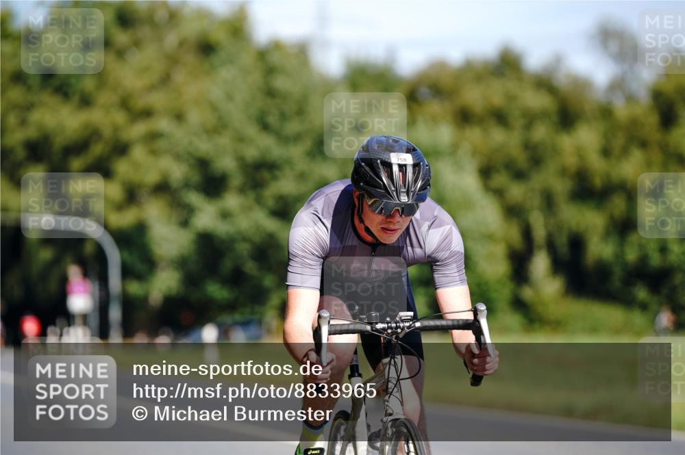 07.09.2025 - 19. Norderstedt Triathlon Michael Burmester http://msf.ph/oto/8833965 07.09.2025 12:11:40 Radfahren 758, 1300 meine-sportfotos.de