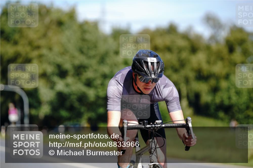 07.09.2025 - 19. Norderstedt Triathlon Michael Burmester http://msf.ph/oto/8833966 07.09.2025 12:11:40 Radfahren 758, 1300 meine-sportfotos.de