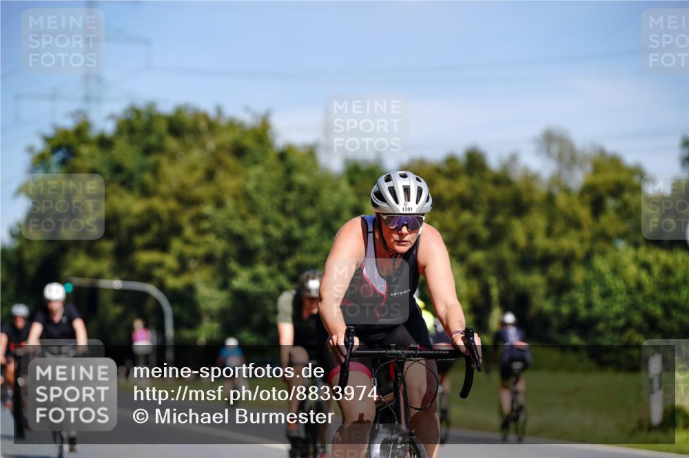 07.09.2025 - 19. Norderstedt Triathlon Michael Burmester http://msf.ph/oto/8833974 07.09.2025 12:11:51 Radfahren 1350, 1351, 1381 meine-sportfotos.de