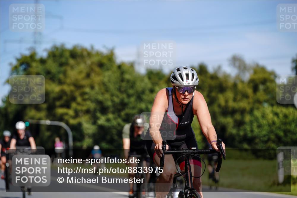 07.09.2025 - 19. Norderstedt Triathlon Michael Burmester http://msf.ph/oto/8833975 07.09.2025 12:11:51 Radfahren 1350, 1351, 1381 meine-sportfotos.de