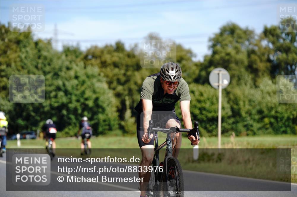 07.09.2025 - 19. Norderstedt Triathlon Michael Burmester http://msf.ph/oto/8833976 07.09.2025 12:11:52 Radfahren 1350, 1351, 1381 meine-sportfotos.de
