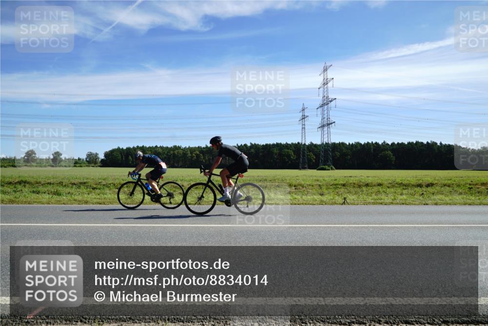 07.09.2025 - 19. Norderstedt Triathlon Michael Burmester http://msf.ph/oto/8834014 07.09.2025 11:55:15 Radfahren 703 meine-sportfotos.de