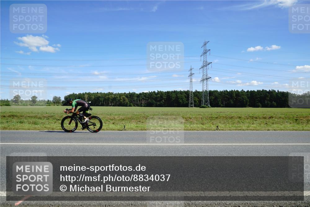 07.09.2025 - 19. Norderstedt Triathlon Michael Burmester http://msf.ph/oto/8834037 07.09.2025 13:56:42 Radfahren 1008 meine-sportfotos.de
