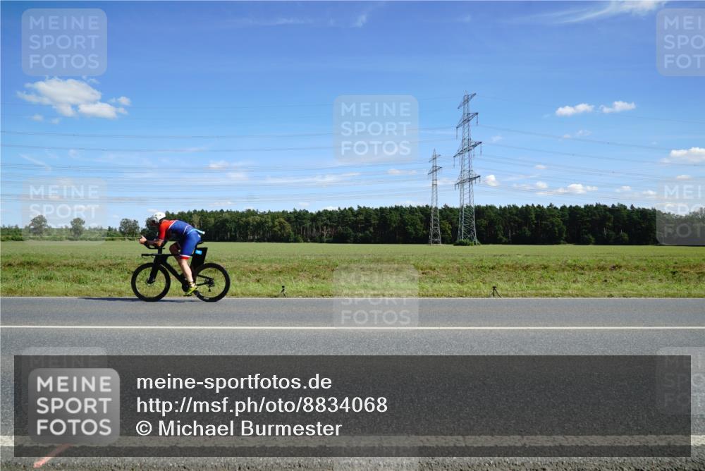 07.09.2025 - 19. Norderstedt Triathlon Michael Burmester http://msf.ph/oto/8834068 07.09.2025 13:56:58 Radfahren 995 meine-sportfotos.de