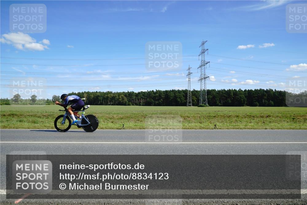 07.09.2025 - 19. Norderstedt Triathlon Michael Burmester http://msf.ph/oto/8834123 07.09.2025 13:57:28 Radfahren 986 meine-sportfotos.de
