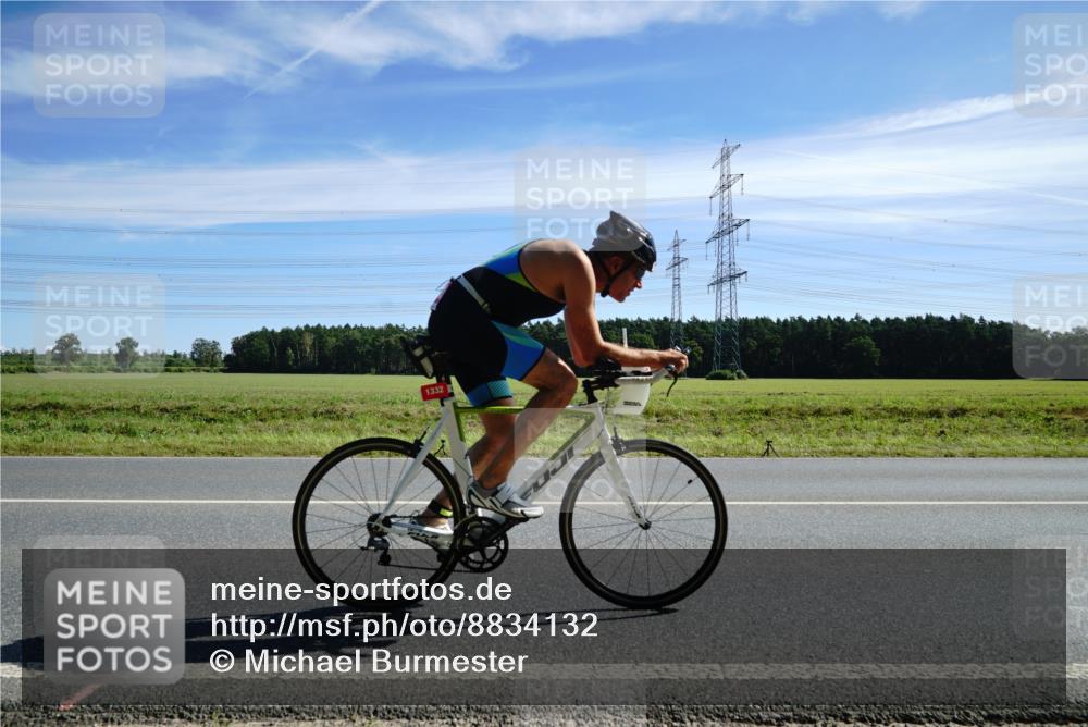 07.09.2025 - 19. Norderstedt Triathlon Michael Burmester http://msf.ph/oto/8834132 07.09.2025 11:56:16 Radfahren 824, 1332, 1367 meine-sportfotos.de