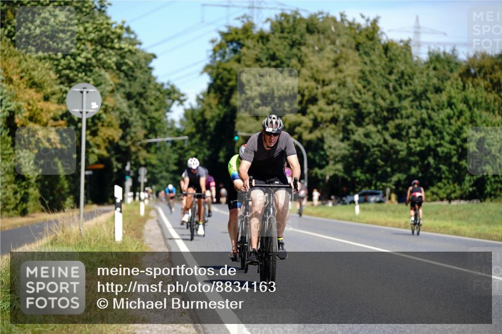 07.09.2025 - 19. Norderstedt Triathlon Michael Burmester http://msf.ph/oto/8834163 07.09.2025 12:15:26 Radfahren 728, 791, 1237 meine-sportfotos.de