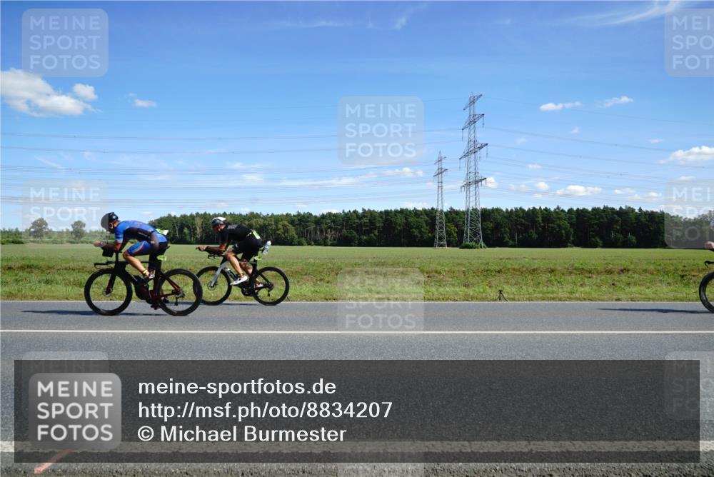 07.09.2025 - 19. Norderstedt Triathlon Michael Burmester http://msf.ph/oto/8834207 07.09.2025 13:58:01 Radfahren 990, 992, 1010 meine-sportfotos.de