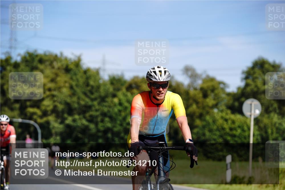 07.09.2025 - 19. Norderstedt Triathlon Michael Burmester http://msf.ph/oto/8834210 07.09.2025 12:15:53 Radfahren 851, 1241, 1329 meine-sportfotos.de