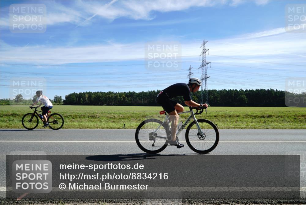 07.09.2025 - 19. Norderstedt Triathlon Michael Burmester http://msf.ph/oto/8834216 07.09.2025 11:56:46 Radfahren 164, 1334, 1346 meine-sportfotos.de