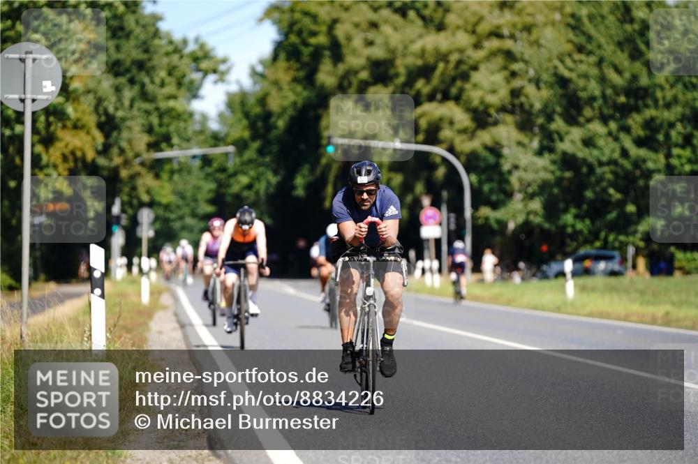 07.09.2025 - 19. Norderstedt Triathlon Michael Burmester http://msf.ph/oto/8834226 07.09.2025 12:16:13 Radfahren 251 meine-sportfotos.de