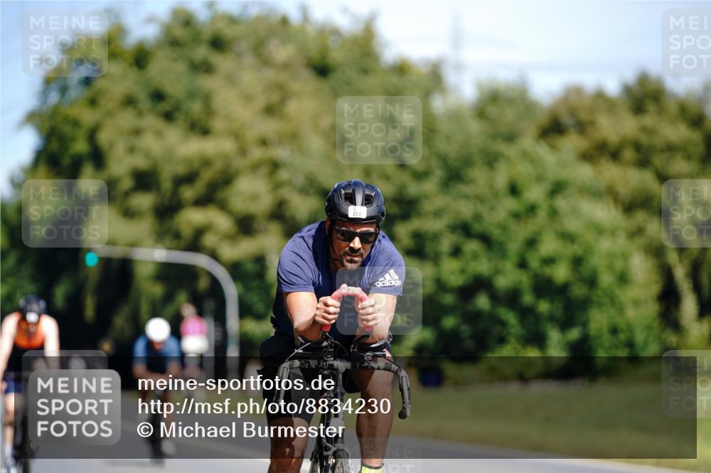 07.09.2025 - 19. Norderstedt Triathlon Michael Burmester http://msf.ph/oto/8834230 07.09.2025 12:16:14 Radfahren 162, 245, 251 meine-sportfotos.de