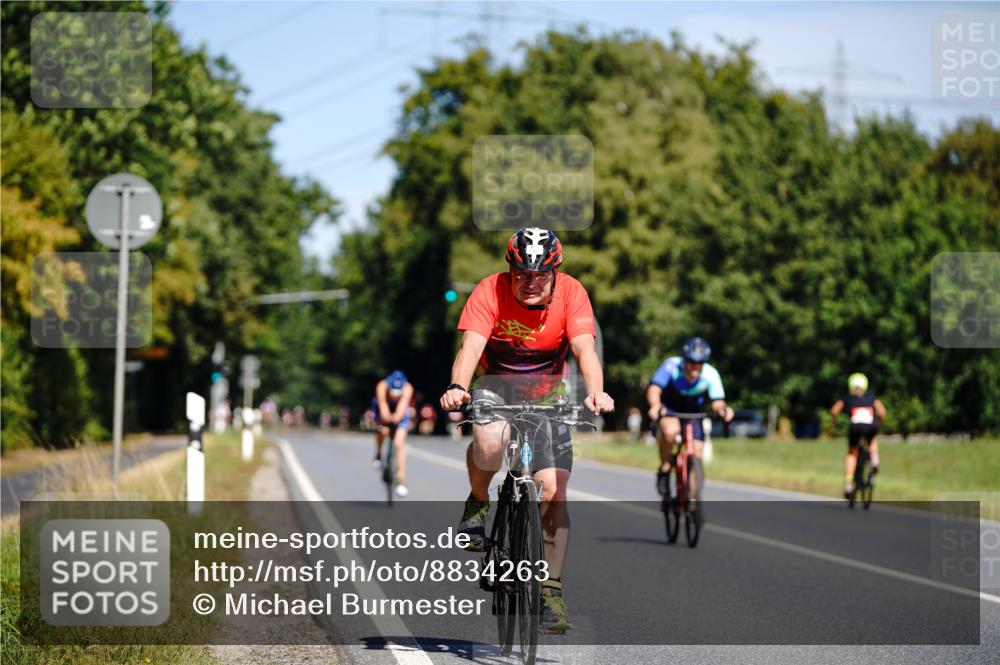 07.09.2025 - 19. Norderstedt Triathlon Michael Burmester http://msf.ph/oto/8834263 07.09.2025 12:16:55 Radfahren 207, 282, 741, 1307 meine-sportfotos.de
