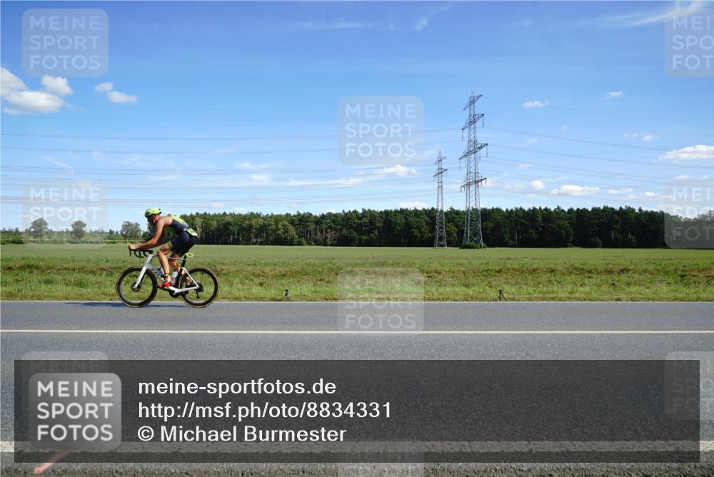 07.09.2025 - 19. Norderstedt Triathlon Michael Burmester http://msf.ph/oto/8834331 07.09.2025 13:58:39 Radfahren 969, 989 meine-sportfotos.de
