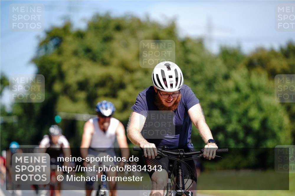 07.09.2025 - 19. Norderstedt Triathlon Michael Burmester http://msf.ph/oto/8834343 07.09.2025 12:18:11 Radfahren 227, 697, 1311 meine-sportfotos.de